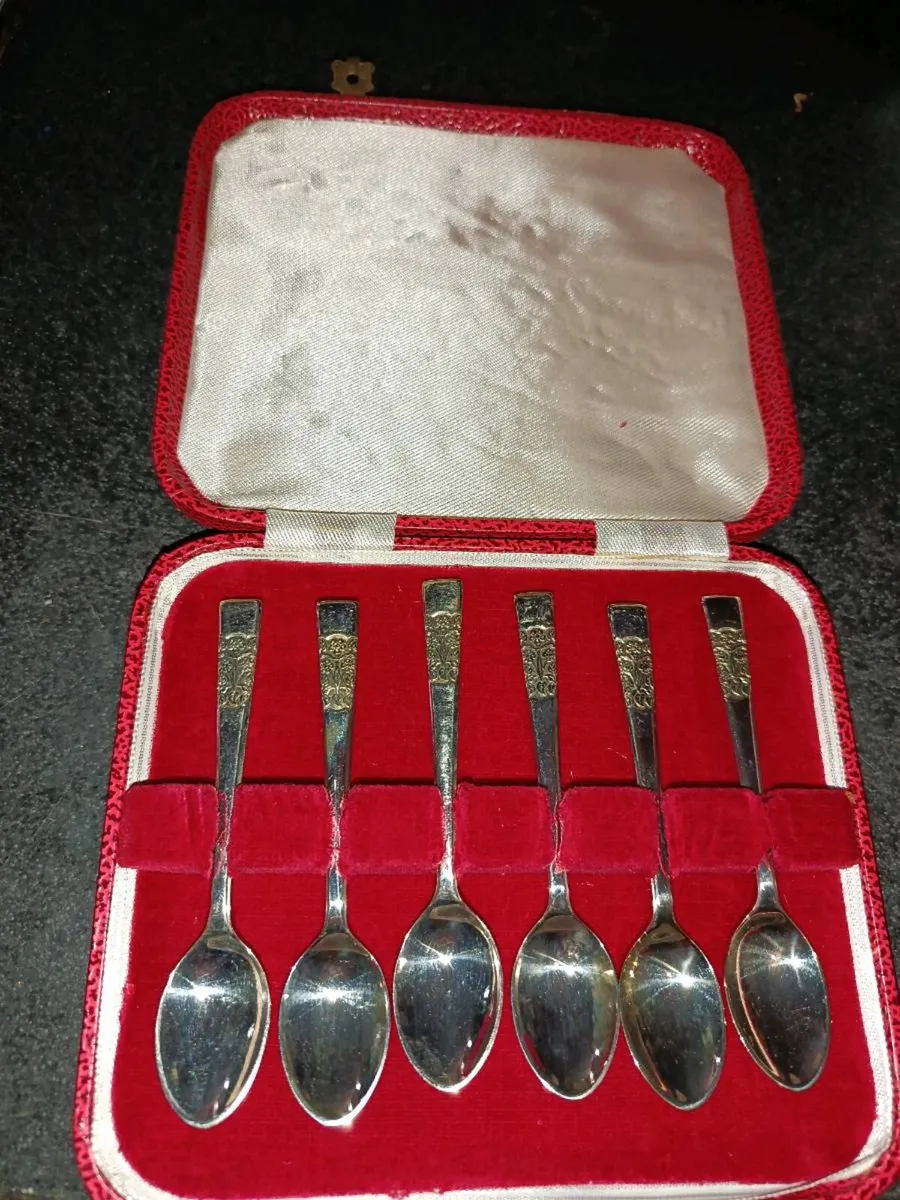 Silver plated spoon sets in original box - Image 2