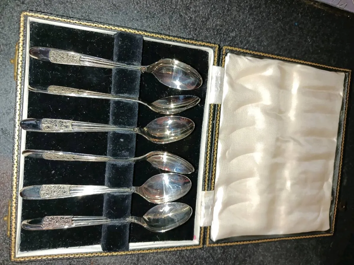 Silver plated spoon sets in original box - Image 3