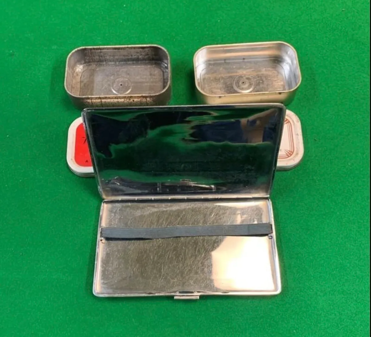 Vintage cigarette case and tins - Image 2
