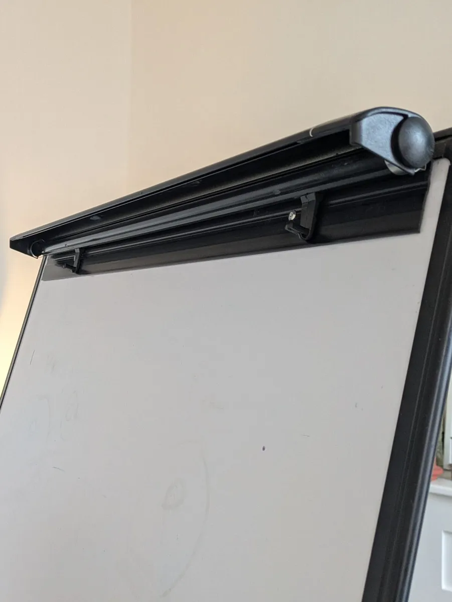 Heavy Duty Mobile Flipchart / Whiteboard Easel - Image 4