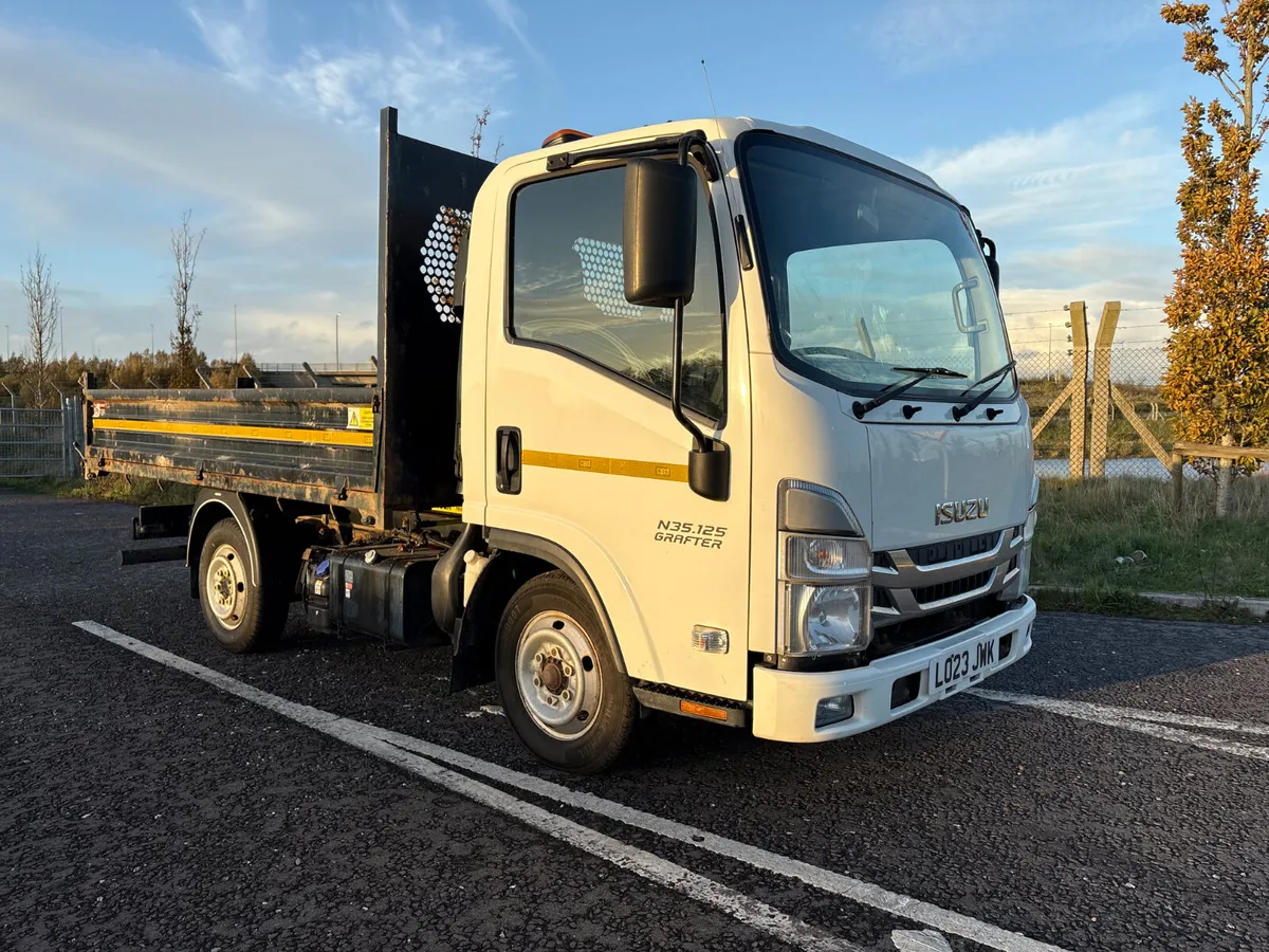 2023 Isuzu 3.5 Ton Tipper - Image 2