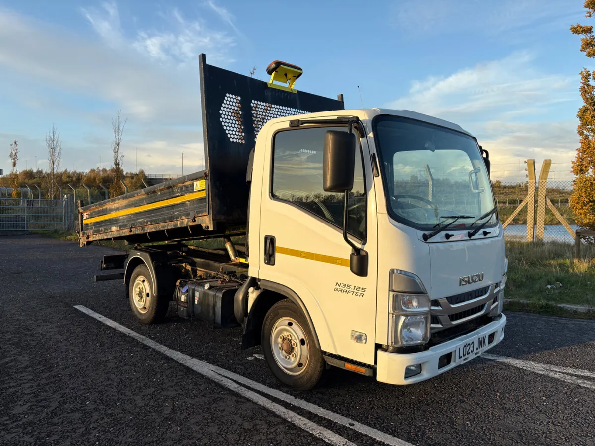 2023 Isuzu 3.5 Ton Tipper - Image 1