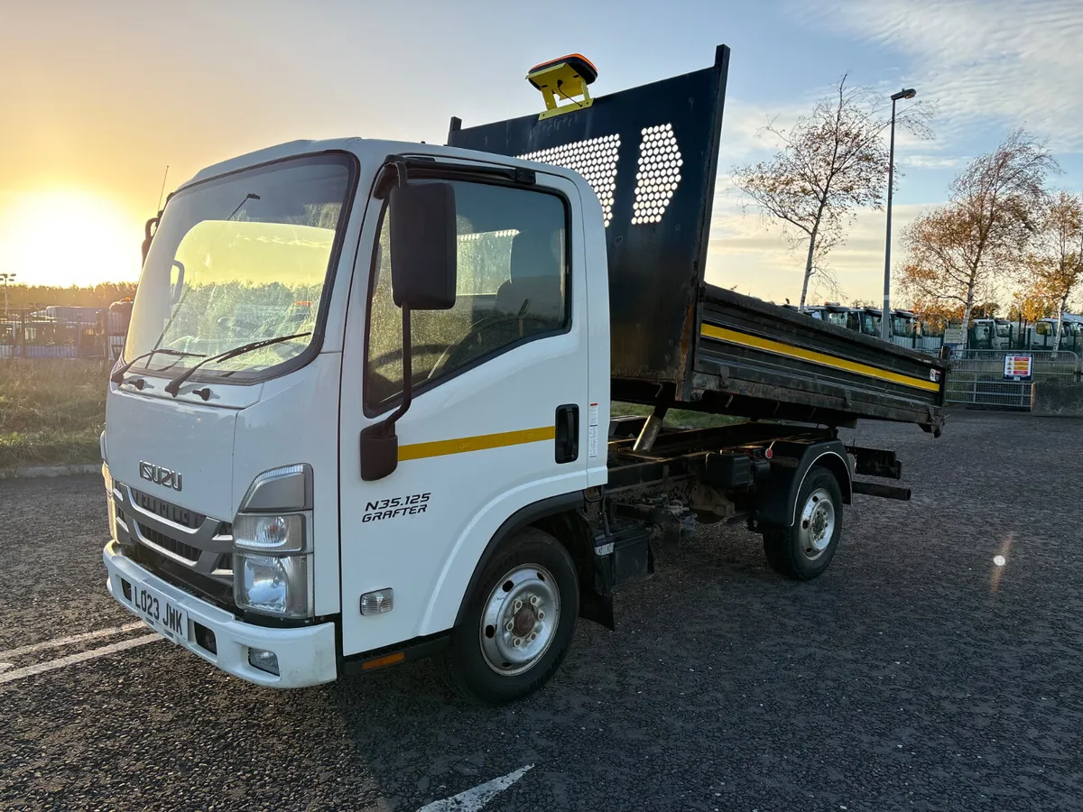 2023 Isuzu 3.5 Ton Tipper - Image 4