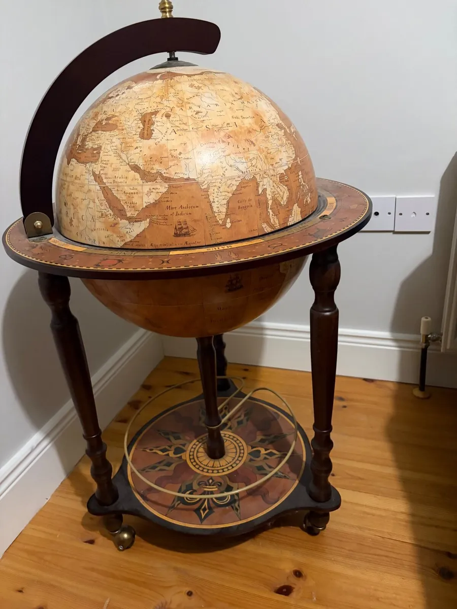 Decorative Globe Bar Cabinet / Zodiac Table – €120 - Image 4