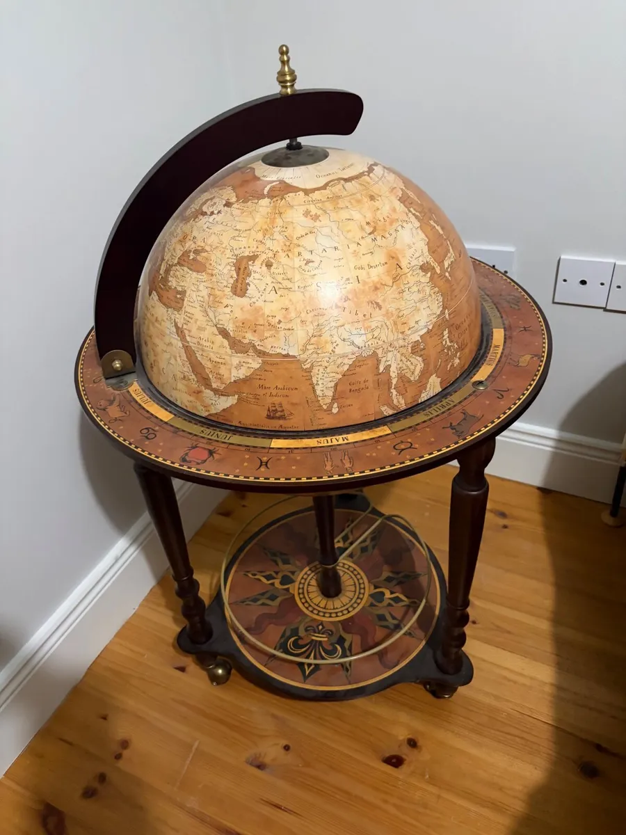 Decorative Globe Bar Cabinet / Zodiac Table – €120 - Image 1