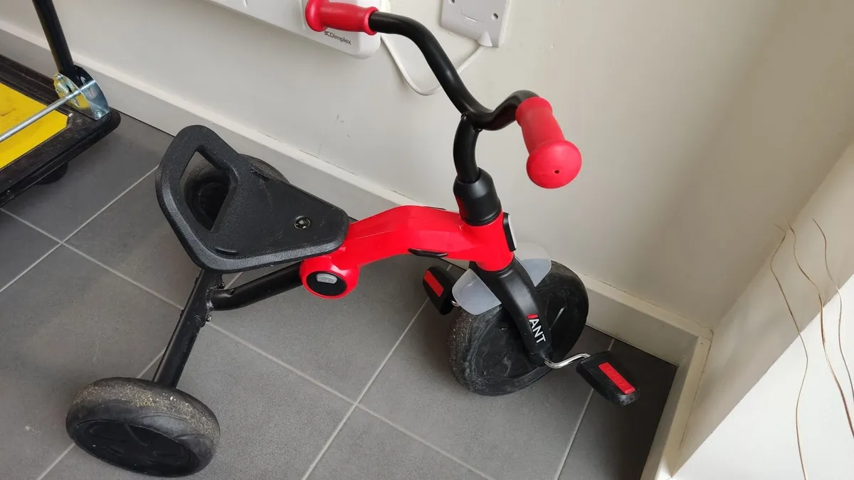 QPlay Elite Pro 2-in-1 Trike with Push Bar Black - Image 1