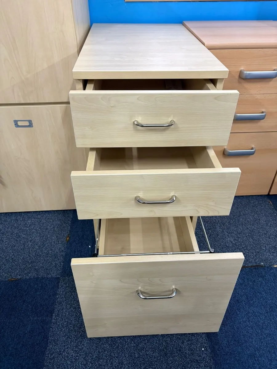 SHOWROOM OFFER - Various Pedestals - COLLECTION - Image 3