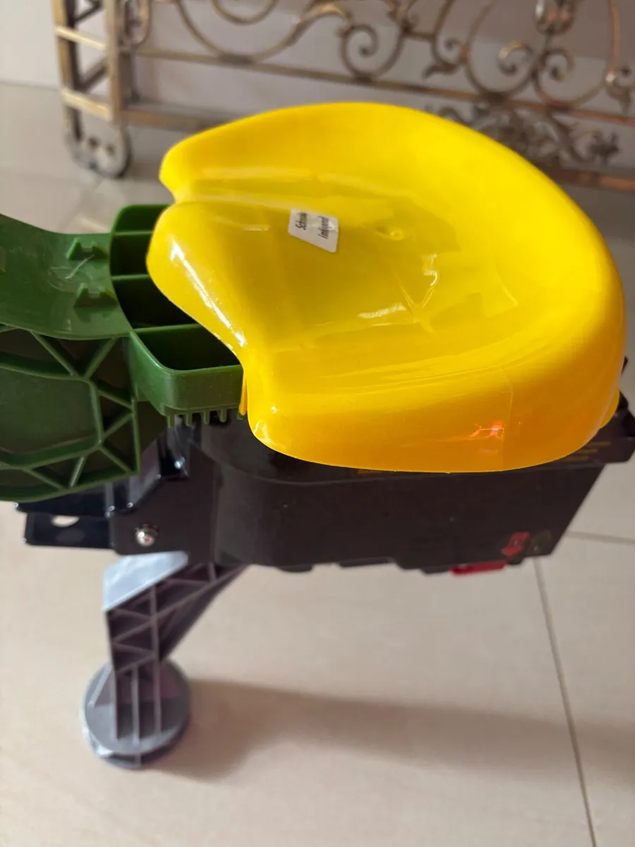 Kids toy backhoe John Deere - Image 3