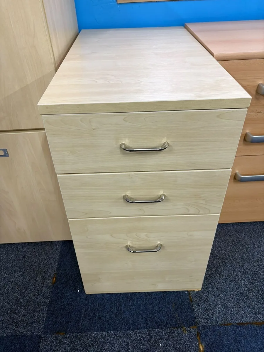 SHOWROOM OFFER - Various Pedestals - COLLECTION - Image 4