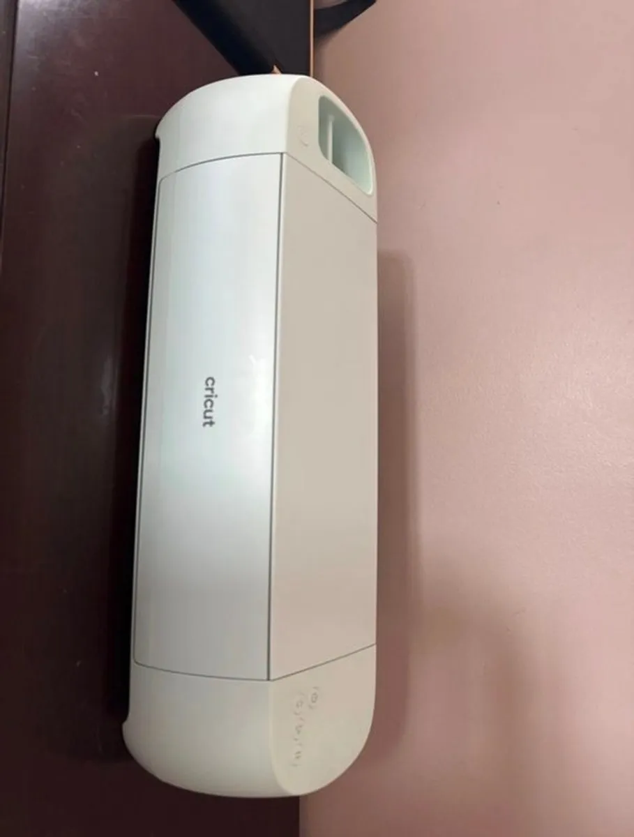 Cricut Explore 3 and tools - Image 1