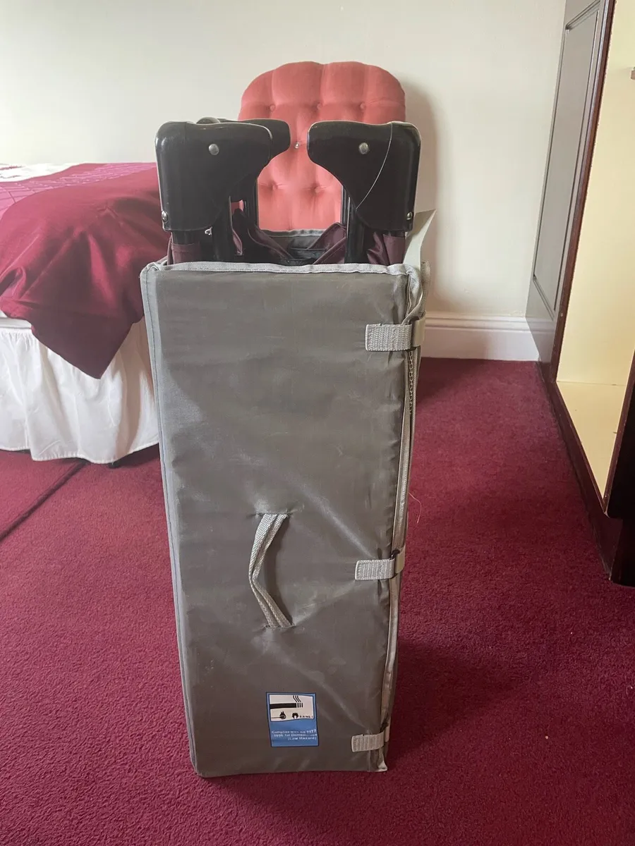 Folding travel crib - Image 2