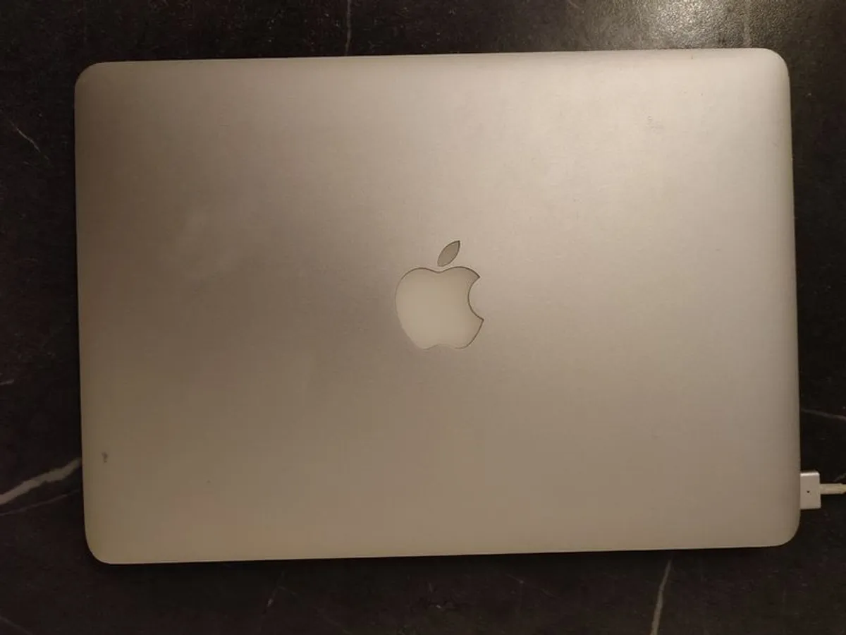 Apple MacBook Pro - Image 3