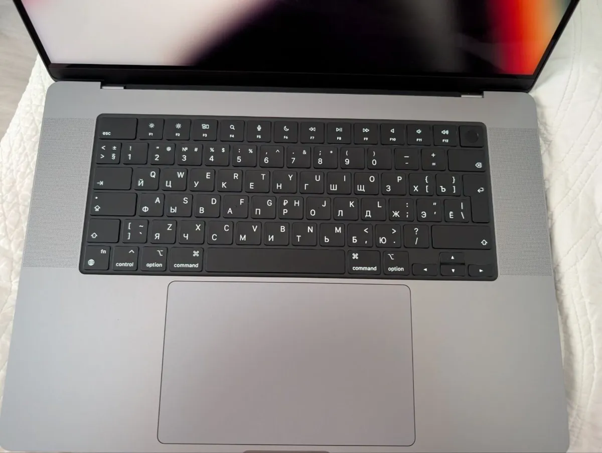 MacBook Pro 16" - Image 4