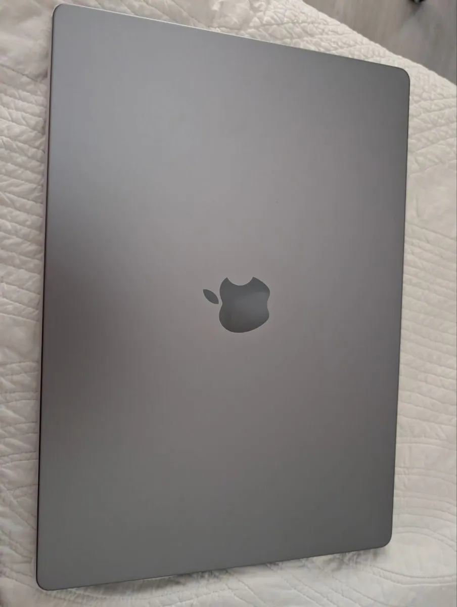 MacBook Pro 16" - Image 2