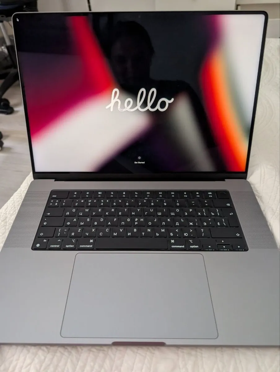 MacBook Pro 16" - Image 1