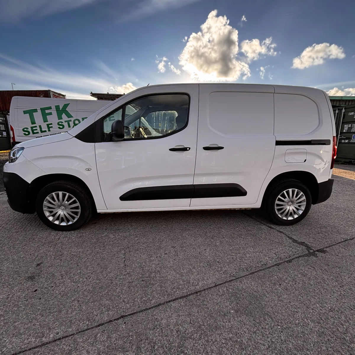 Citroen Berlingo 2021 - Image 2