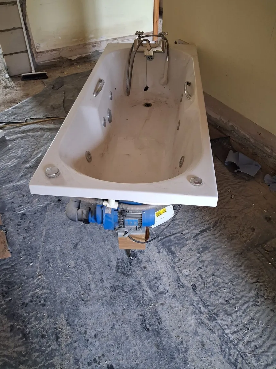 Jacuzzi bath - Image 2