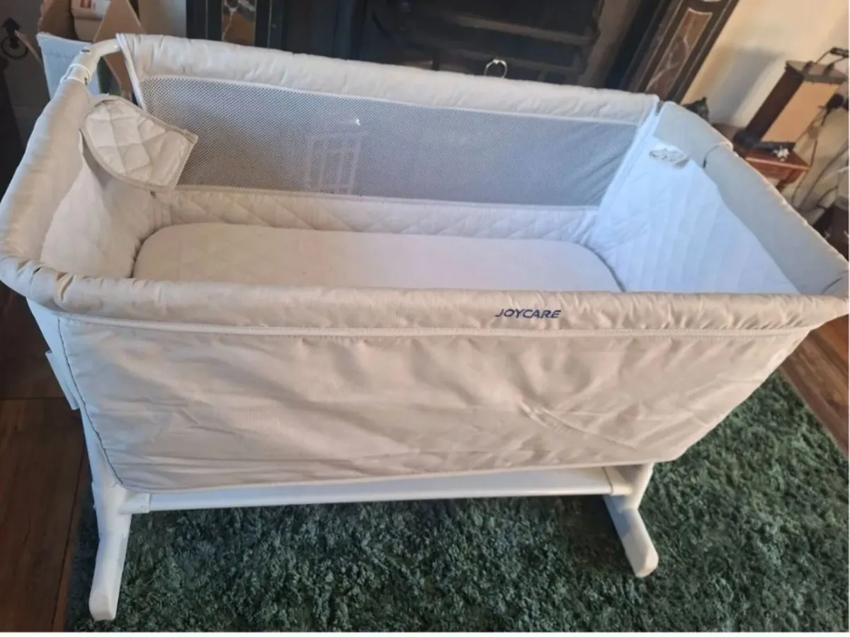 Bedside crib, co-sleeper - Image 1