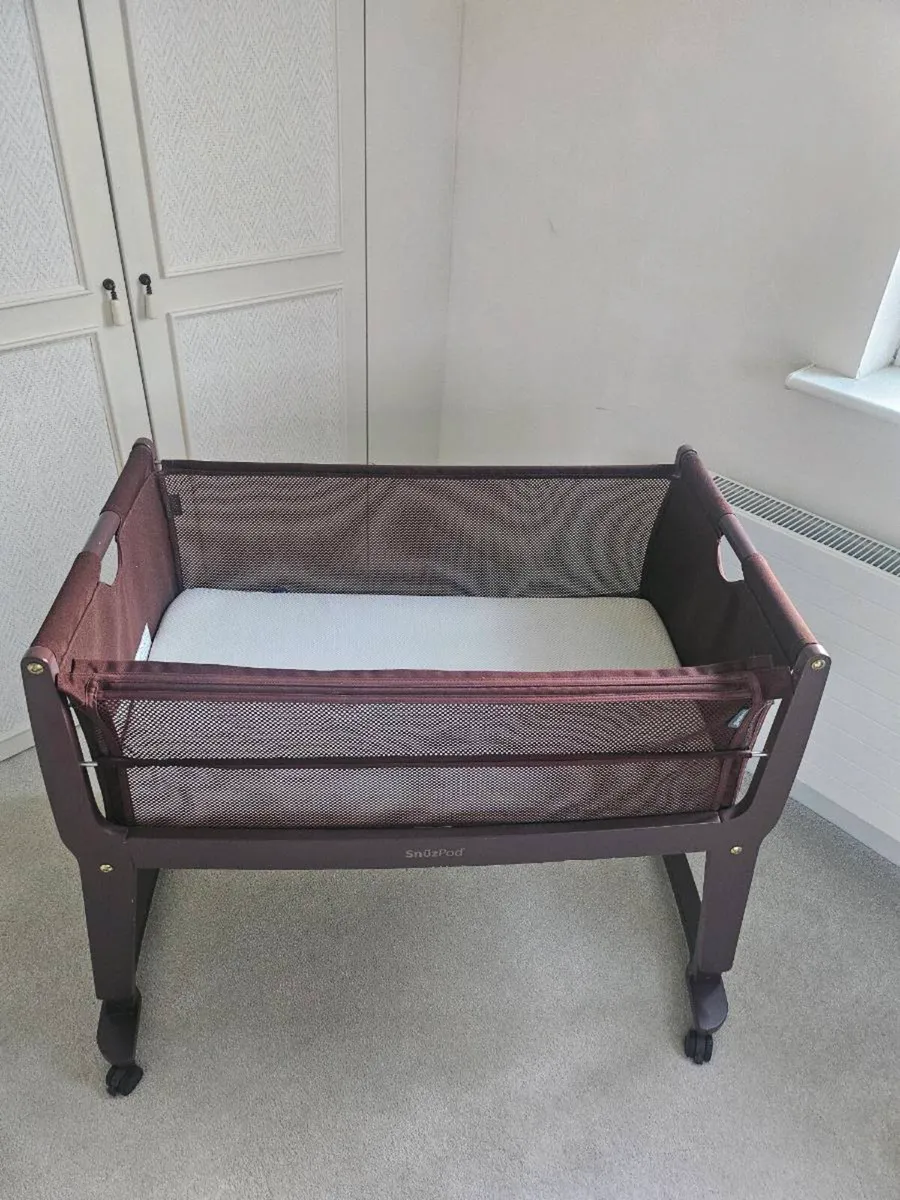 SnuzPod 5 Bedside Crib - Rouge - Image 4