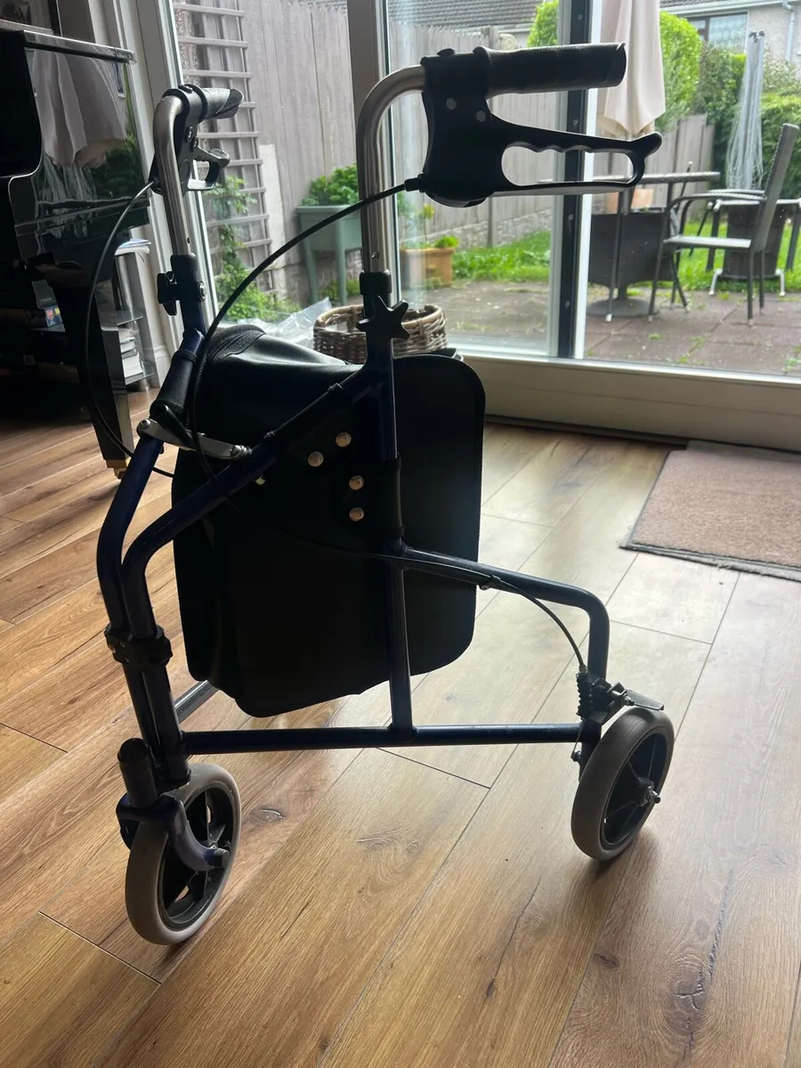 Three wheel rollator - Image 2