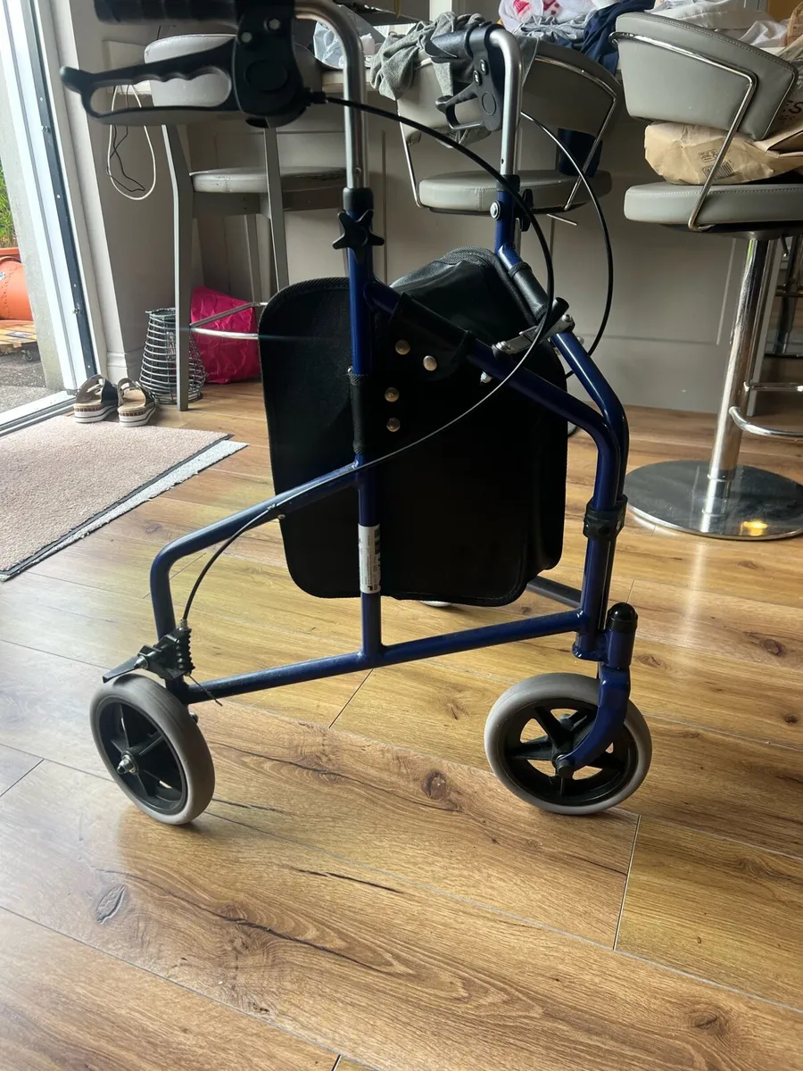 Three wheel rollator - Image 4