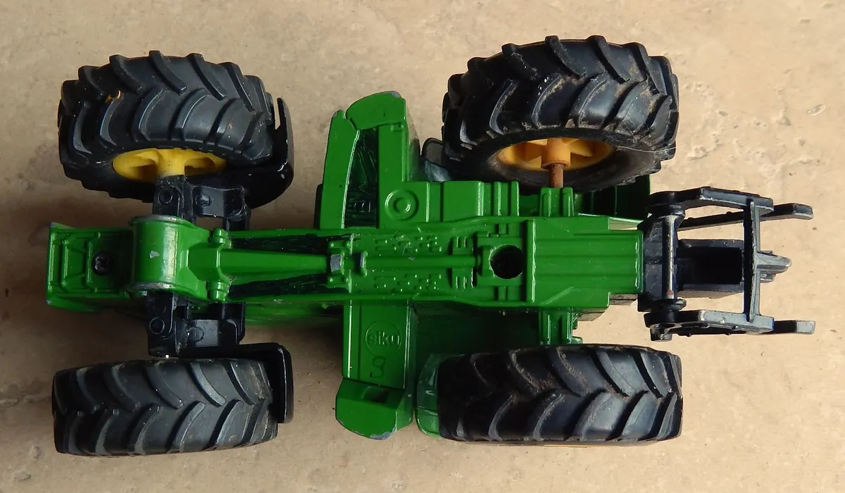 John Deere Toy Models of Combine and Tractor - Image 3