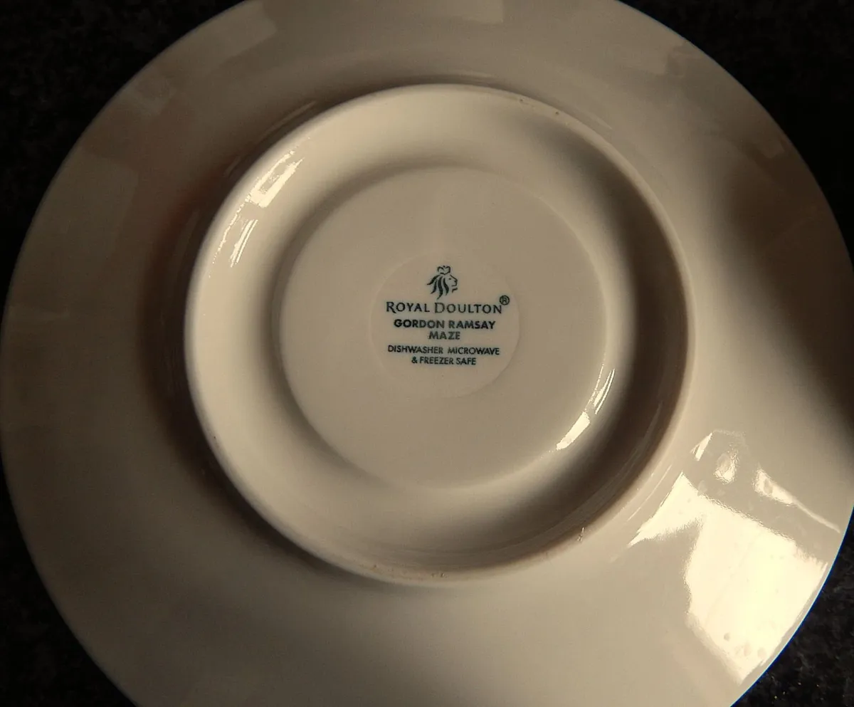 6 Royal Doulton Gordon Ramsay Maze Cups & Saucers - Image 3