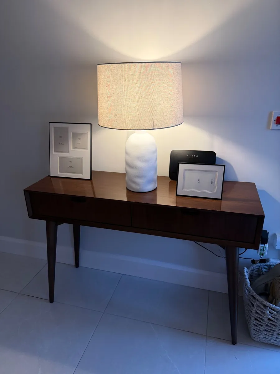 Console table - Image 1