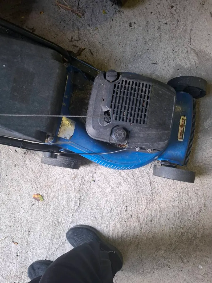 Self drive lawnmower - Image 1