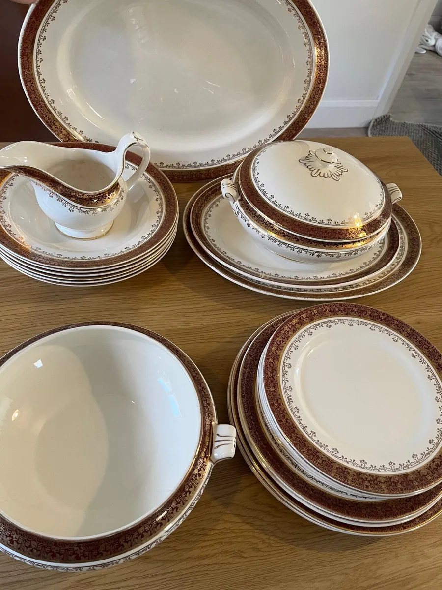 Arklow pottery China Dinner set - Image 1