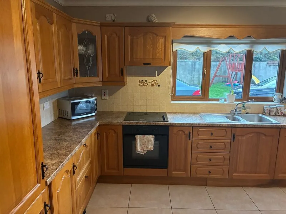 Oak Kitchen - Image 2