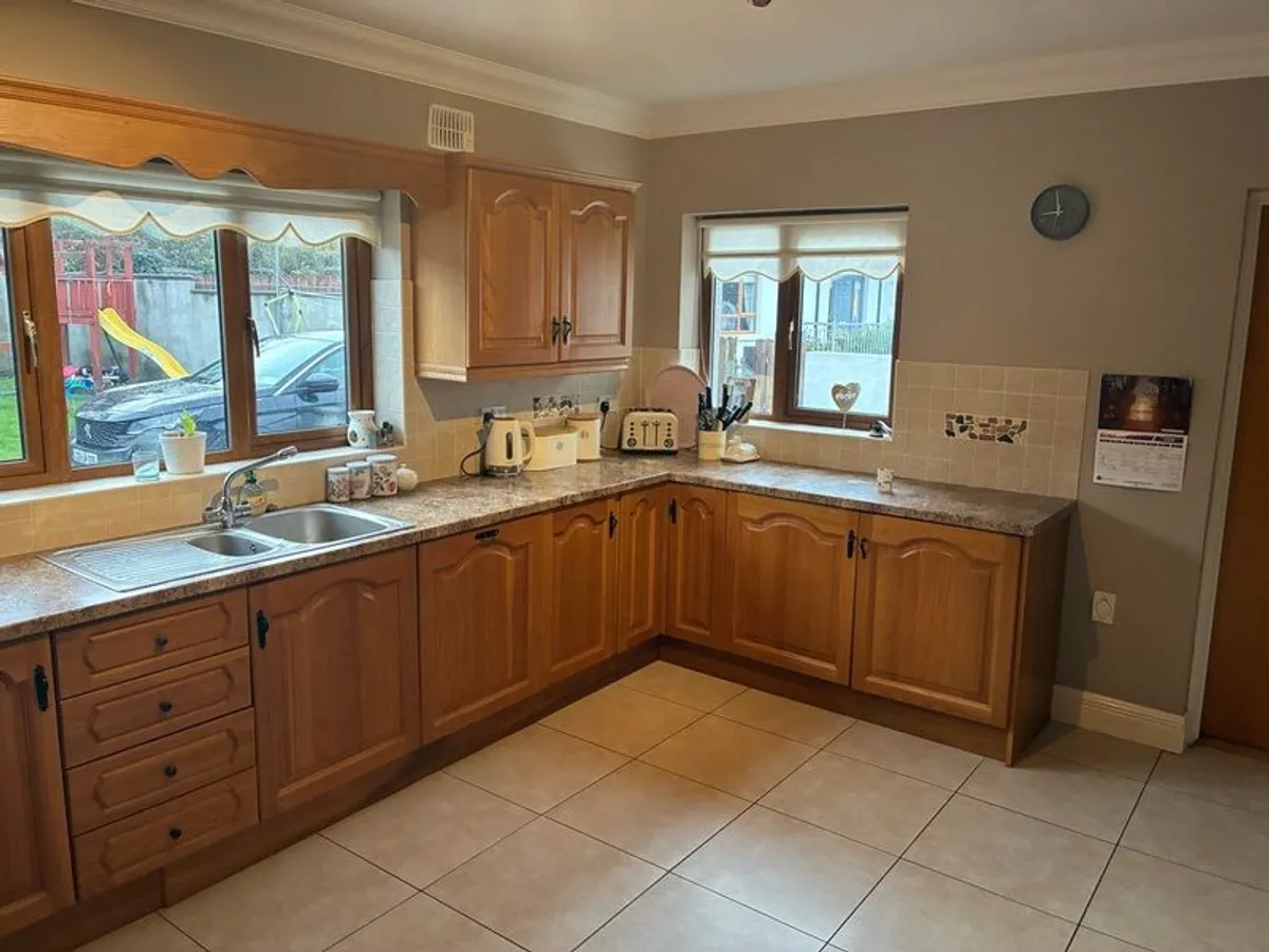 Oak Kitchen - Image 3