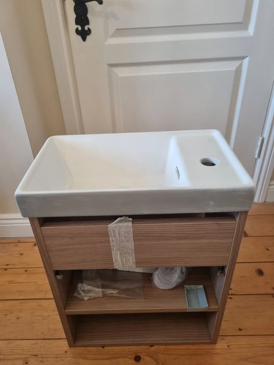 Wall hung bathroom unit with mirror and LED light - Image 2