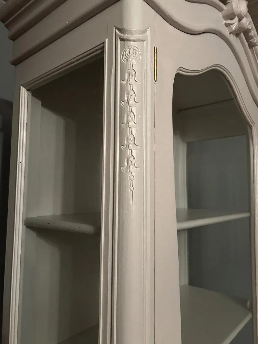 Beautiful Dresser - Image 4