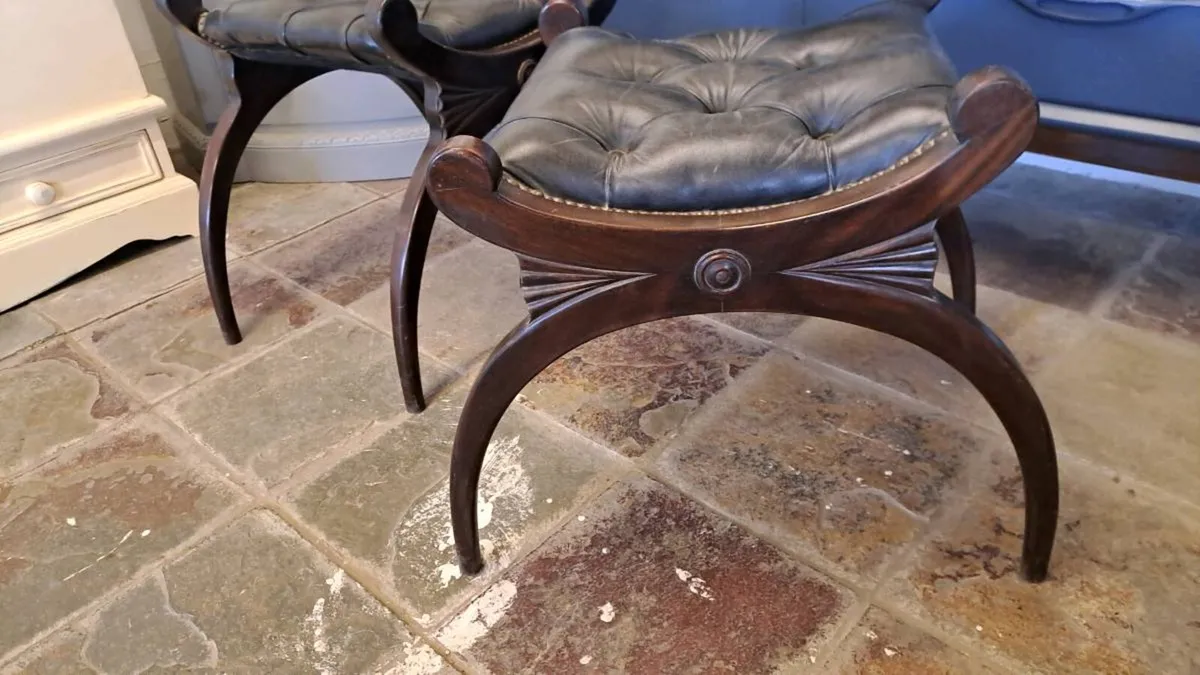 Pair vintage regency style button leather stools - Image 2