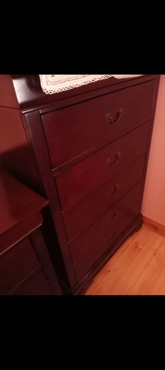 Complete bedroom set - Image 1