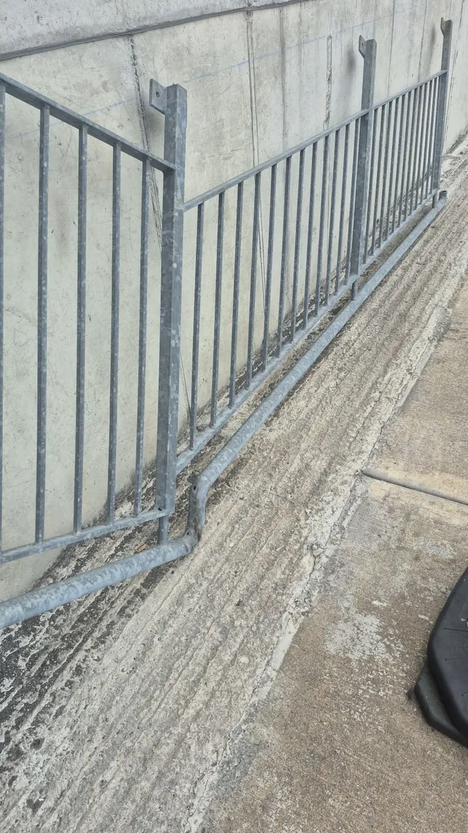 Steel hand rail - Image 4