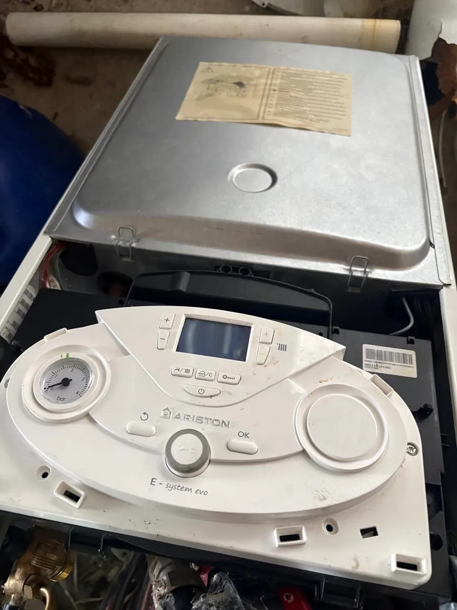960L of Gas & Ariston Boiler - spares or repair - Image 3