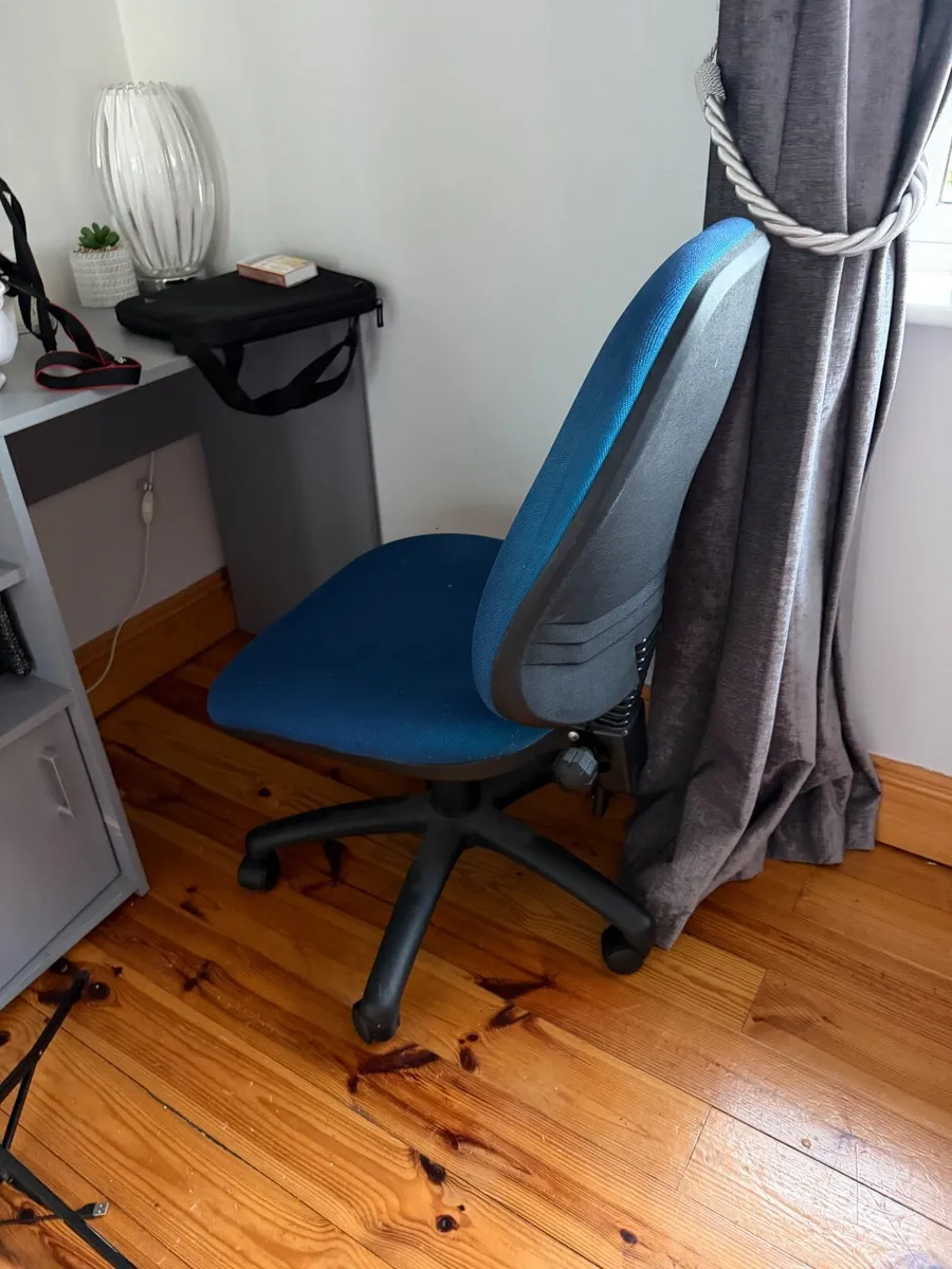 Office chair - Image 1