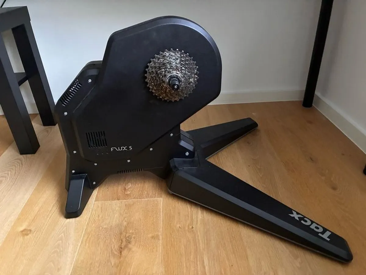 Tacx Flux S Smart Trainer indoor cycling - Image 2