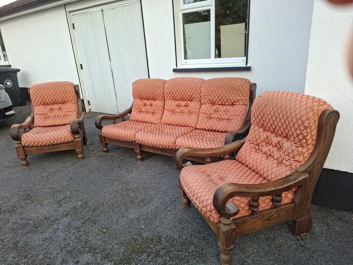 3 piece oak framed suite of furniture - Image 1