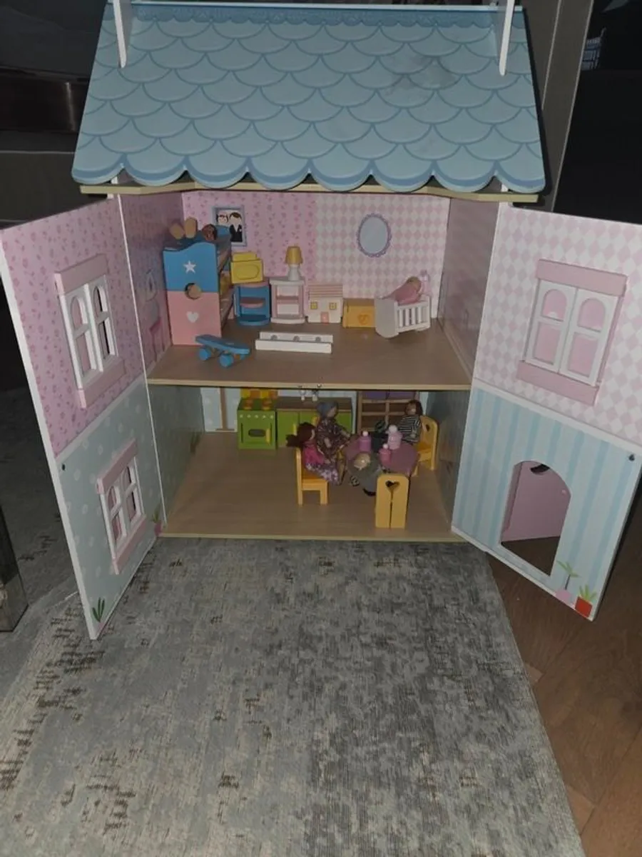 Beautiful Le Toy Van wooden dolls' house - perfect condition - Image 2