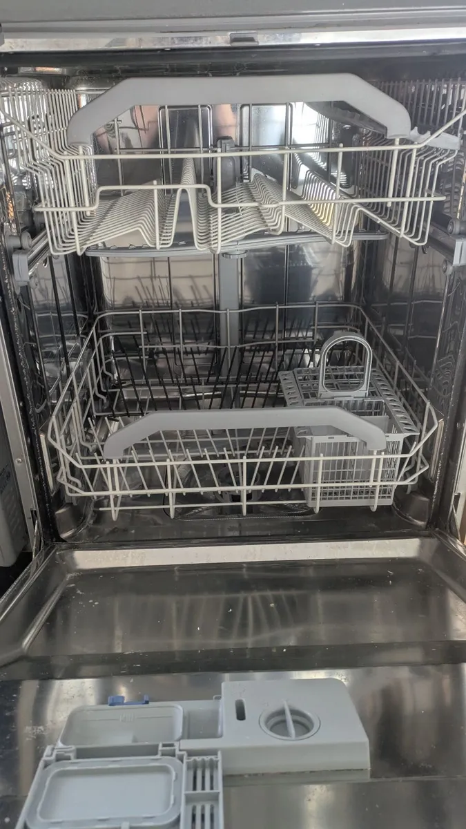 Hotpoint dishwasher - Image 2