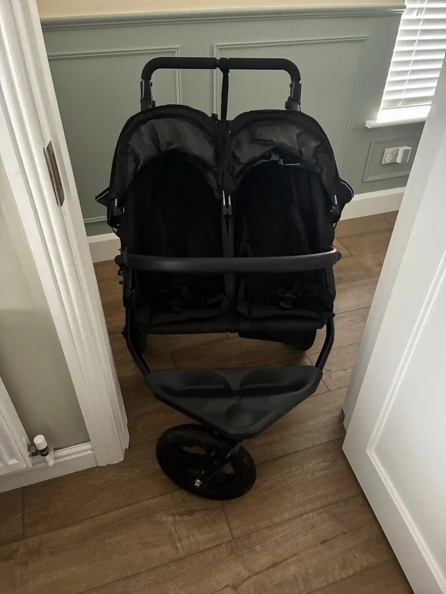 Out N About double buggy (Black) - Image 4