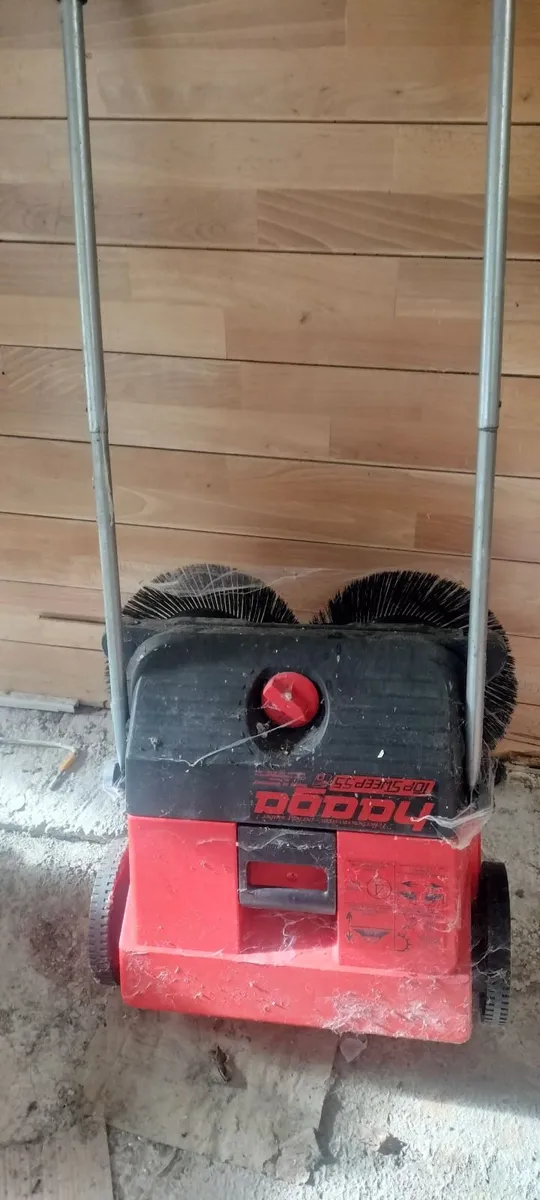 Yard sweeper