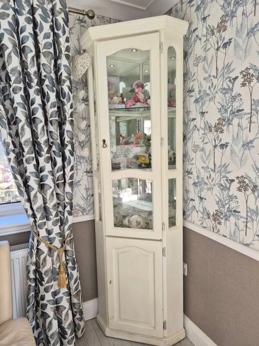 Dresser and corner unit - Image 1