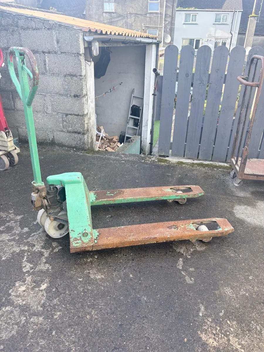 Pallet truck