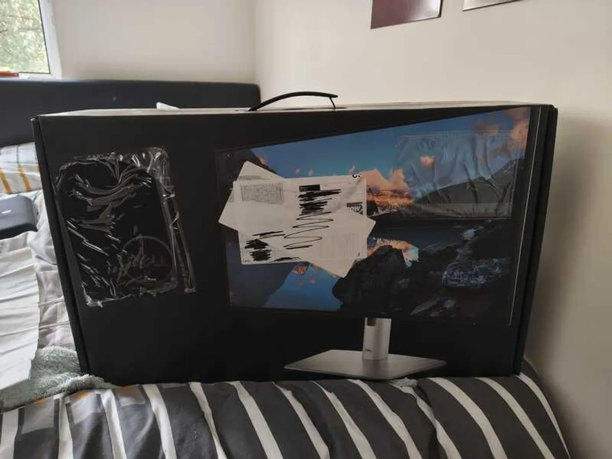 Dell UltraSharp 24 Monitor - U2424H SEALED - Image 1