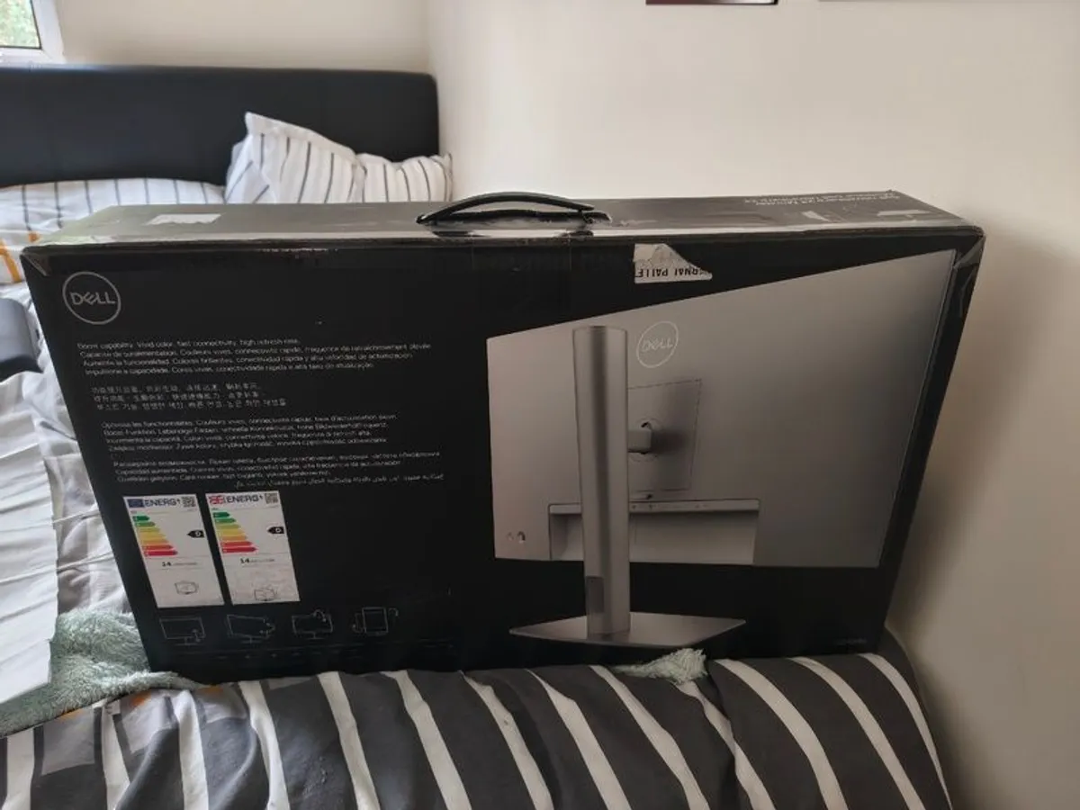 Dell UltraSharp 24 Monitor - U2424H SEALED - Image 3