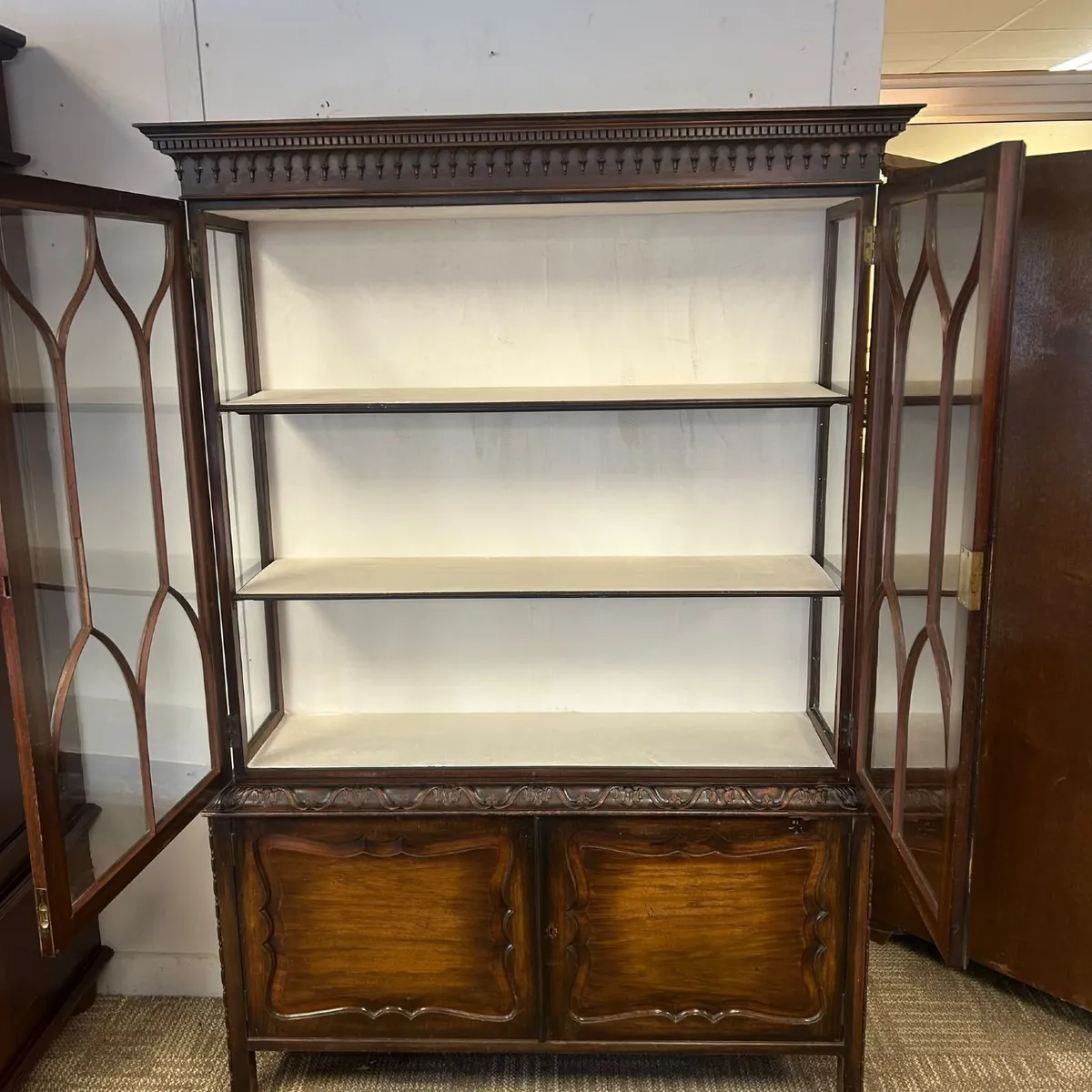 A beautiful early 20th-century glazed display cabi - Image 3